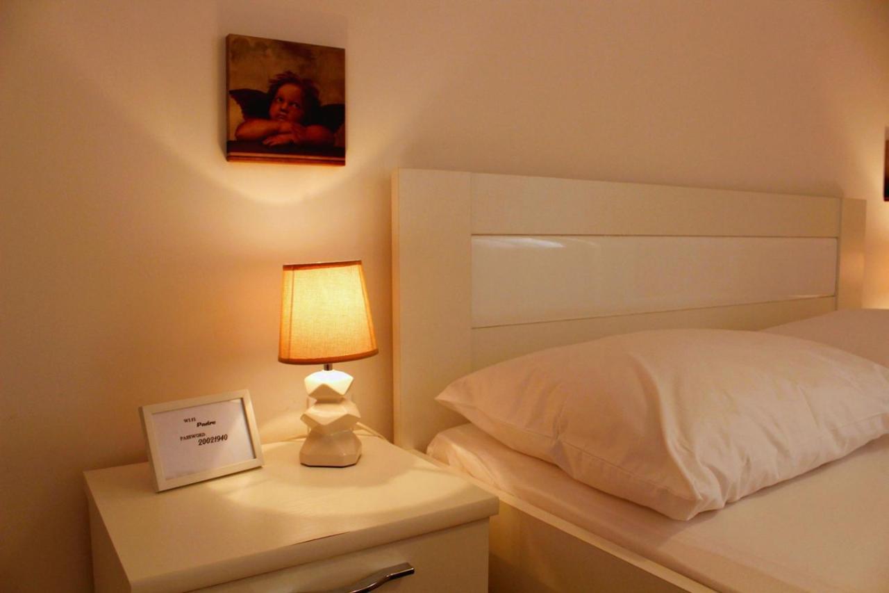 Korzo Rooms & Apartments Vis Luaran gambar