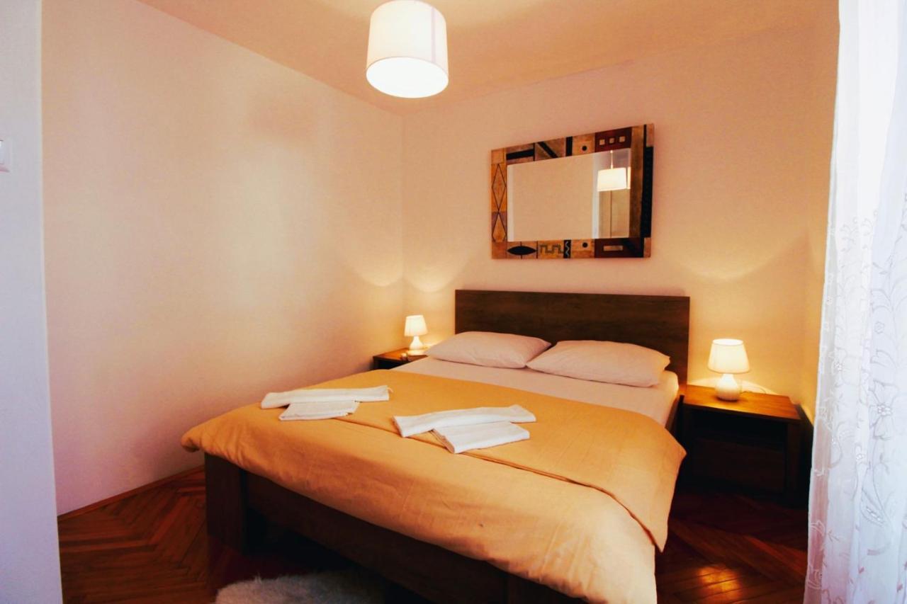 Korzo Rooms & Apartments Vis Luaran gambar