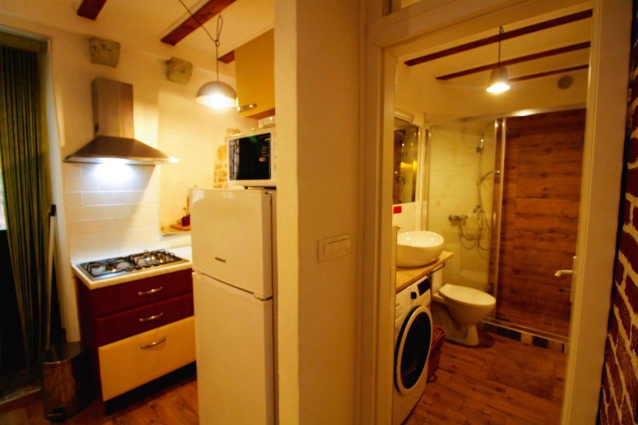 Korzo Rooms & Apartments Vis Luaran gambar