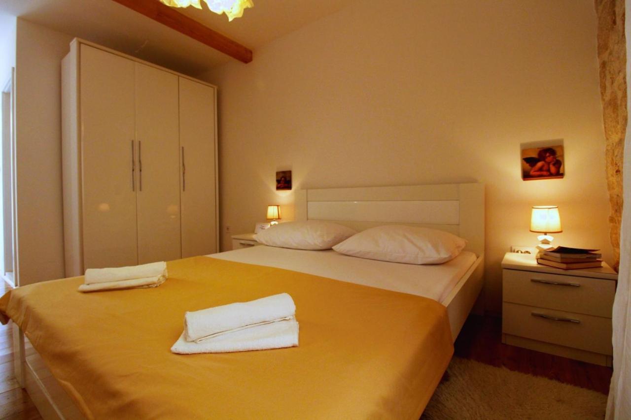 Korzo Rooms & Apartments Vis Luaran gambar