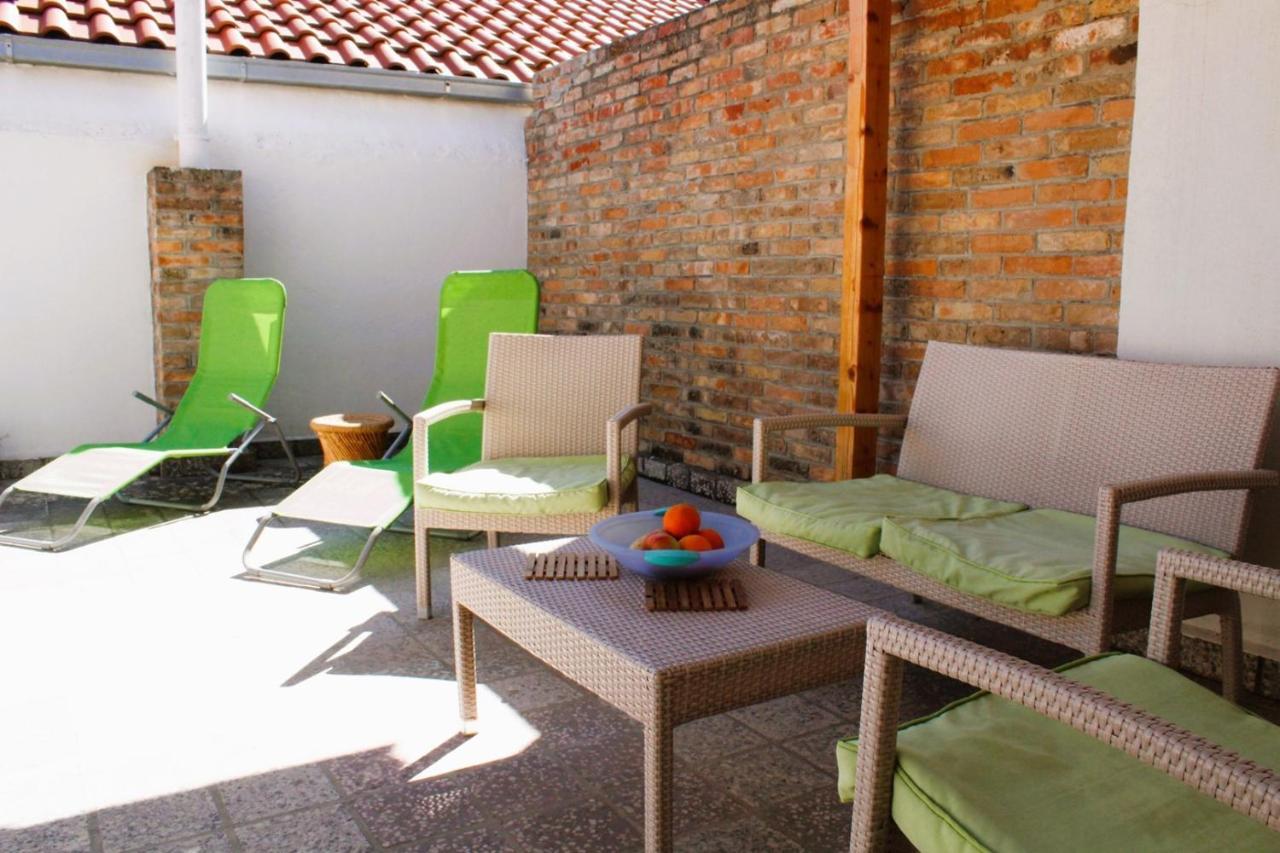 Korzo Rooms & Apartments Vis Luaran gambar