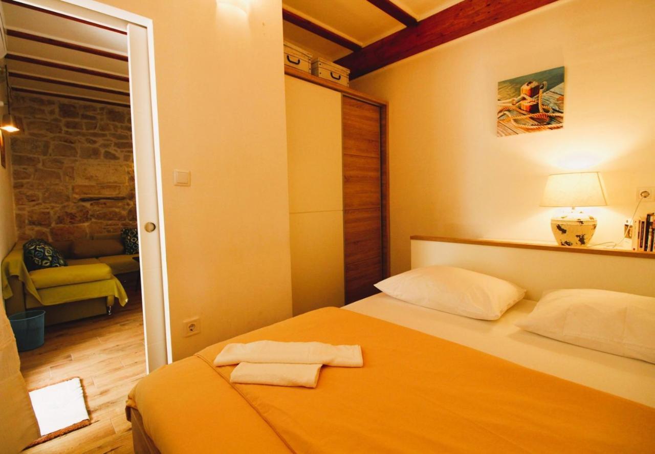 Korzo Rooms & Apartments Vis Luaran gambar