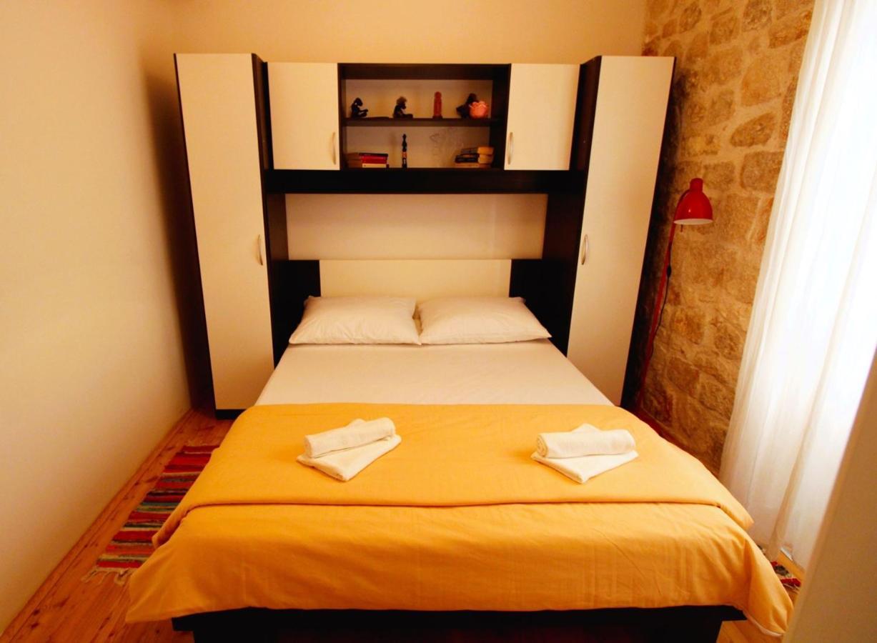 Korzo Rooms & Apartments Vis Luaran gambar