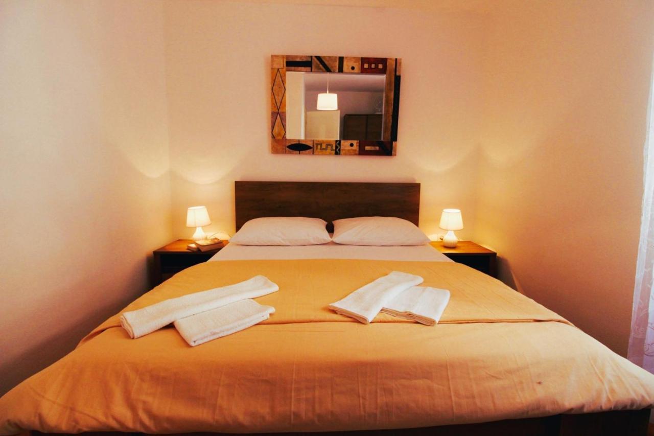 Korzo Rooms & Apartments Vis Luaran gambar