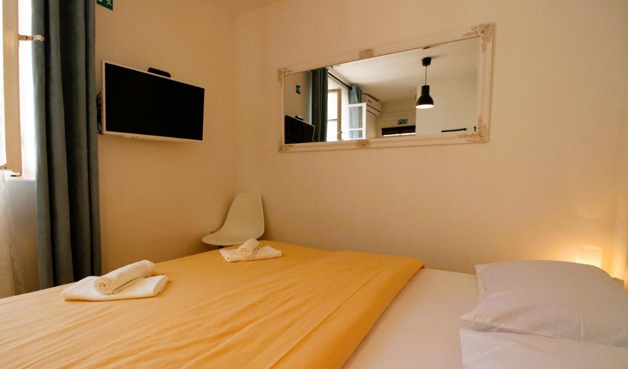 Korzo Rooms & Apartments Vis Luaran gambar