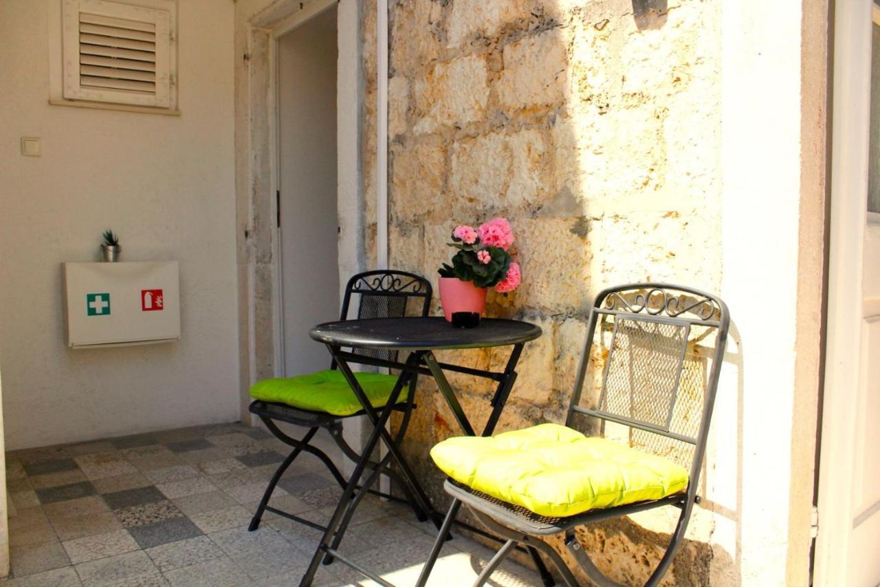 Korzo Rooms & Apartments Vis Luaran gambar