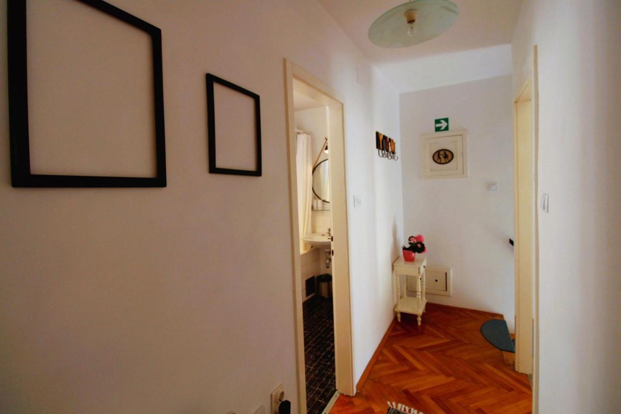 Korzo Rooms & Apartments Vis Luaran gambar