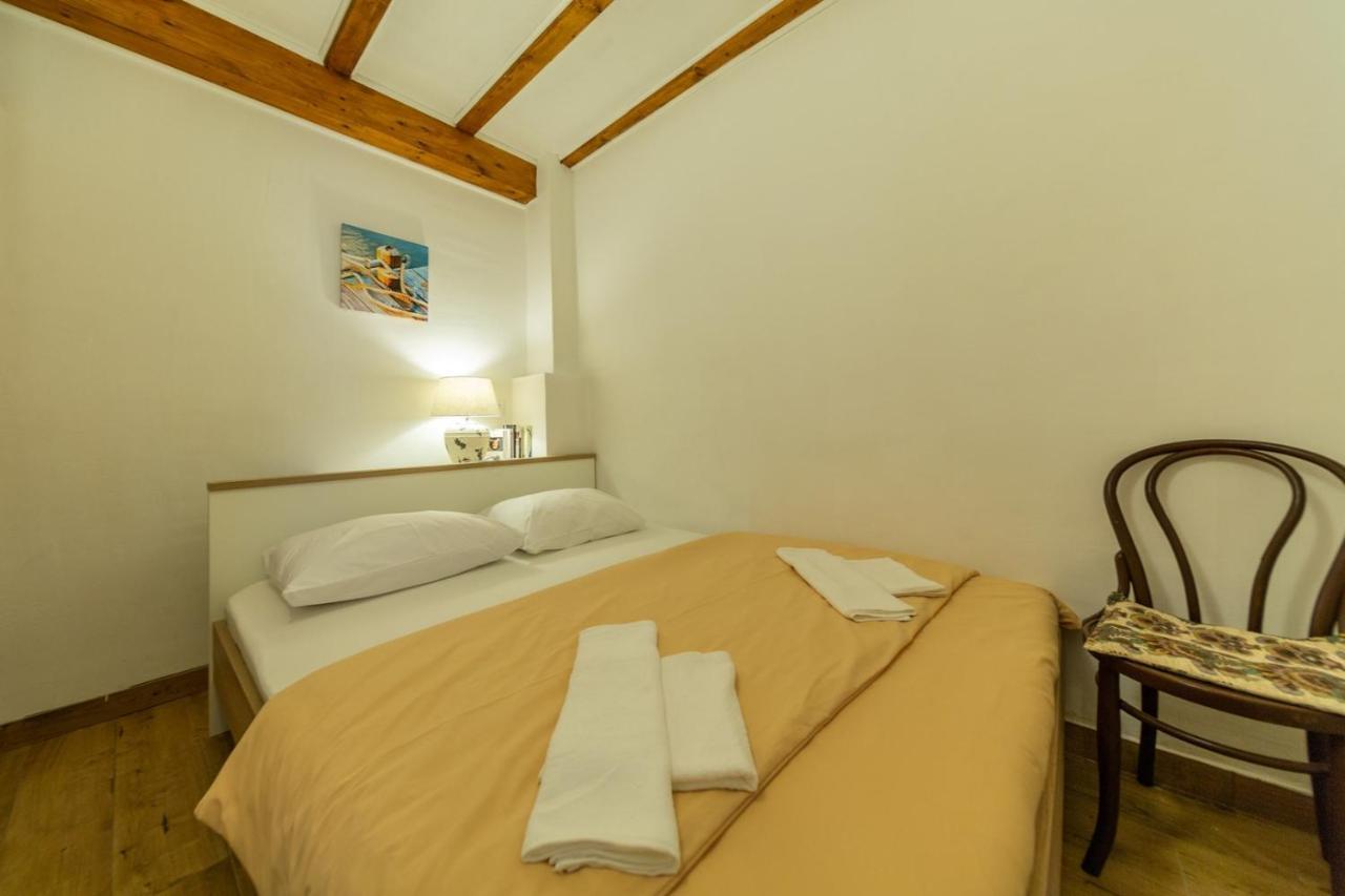 Korzo Rooms & Apartments Vis Luaran gambar