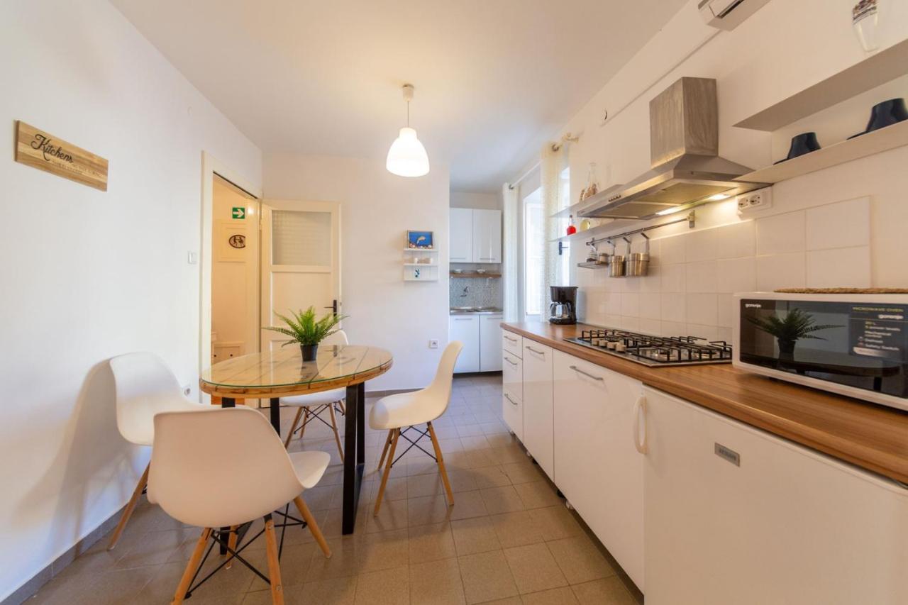 Korzo Rooms & Apartments Vis Luaran gambar