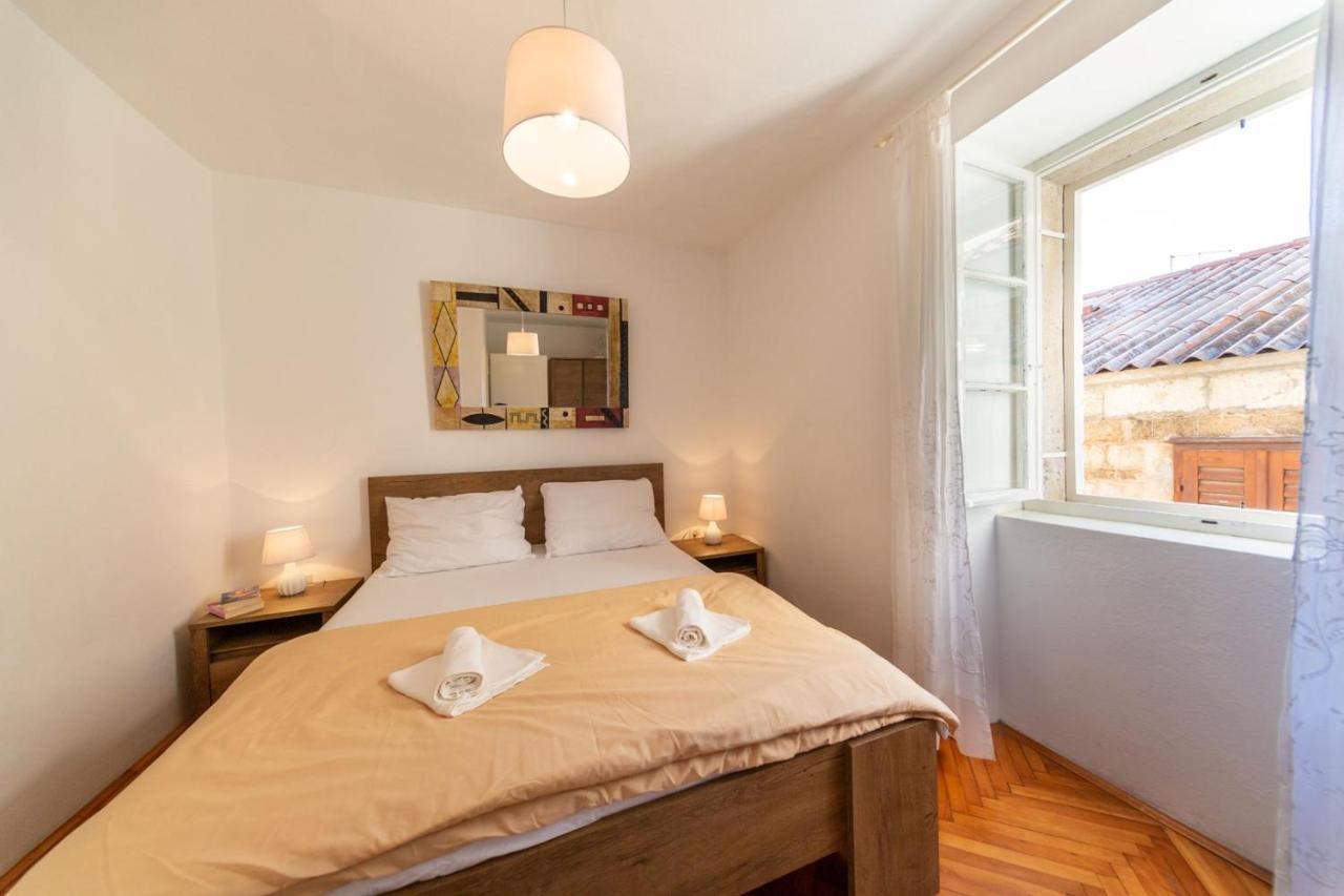 Korzo Rooms & Apartments Vis Luaran gambar