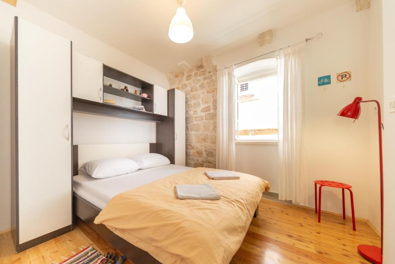 Korzo Rooms & Apartments Vis Luaran gambar
